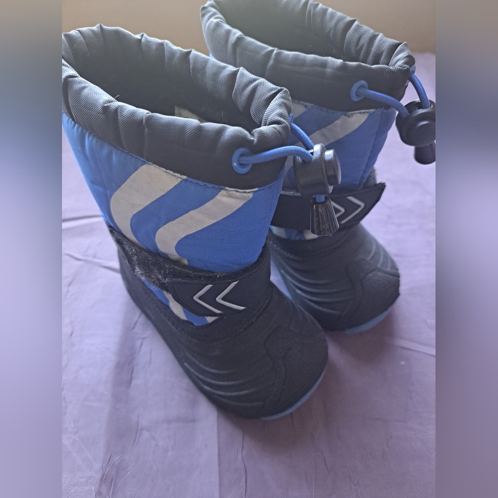 OshKosh B'gosh Black and Blue Kids Snow Boots